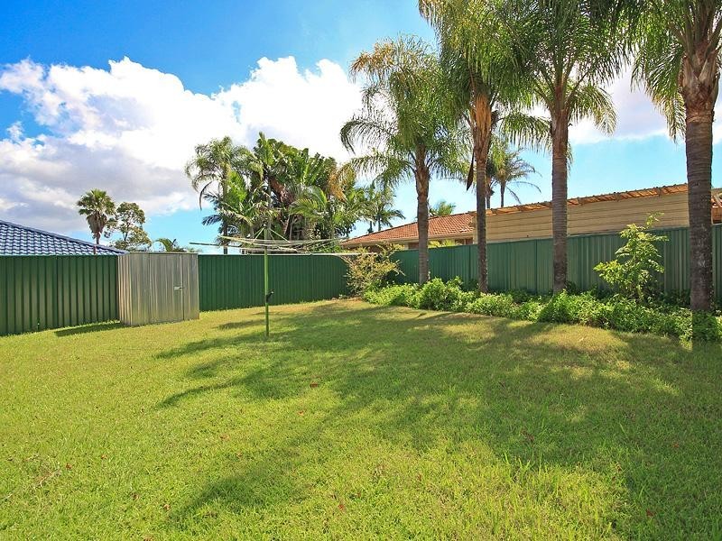 16 Lakeridge Drive, Varsity Lakes QLD 4227