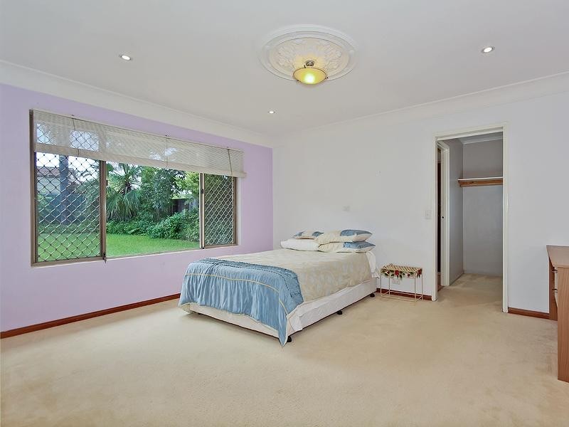 16 Lakeridge Drive, Varsity Lakes QLD 4227