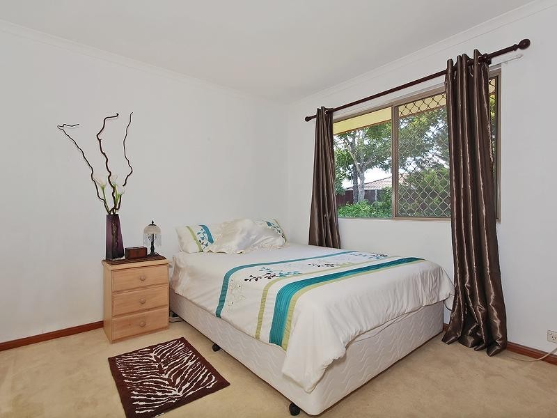 16 Lakeridge Drive, Varsity Lakes QLD 4227