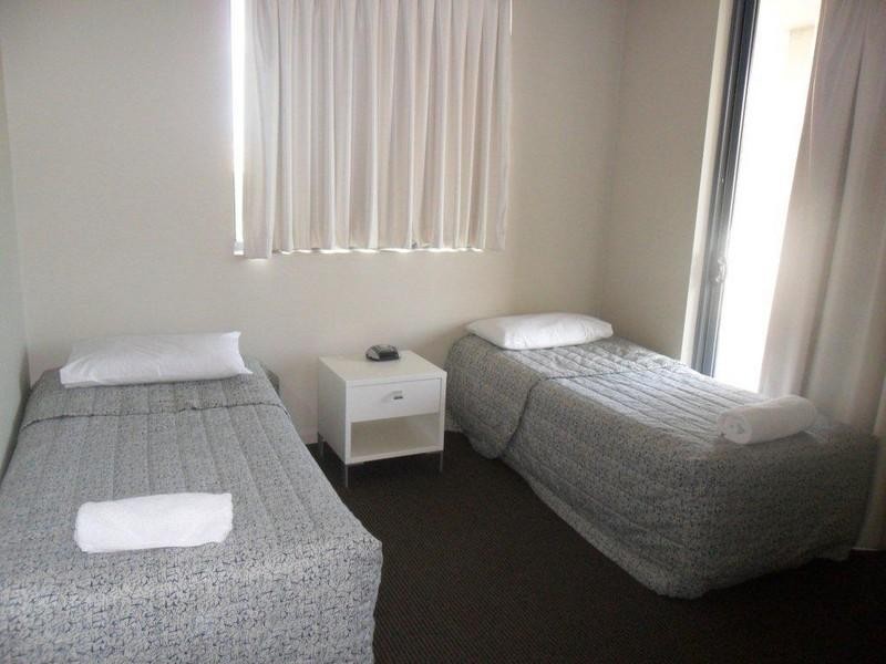 1088/1 ‘Swell Resort’, Burleigh Heads QLD 4220