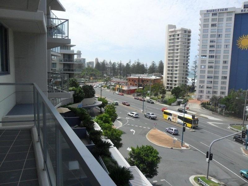 1088/1 ‘Swell Resort’, Burleigh Heads QLD 4220