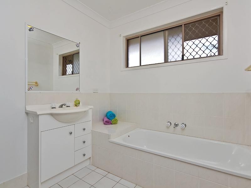 13 Lolita Court, Varsity Lakes QLD 4227