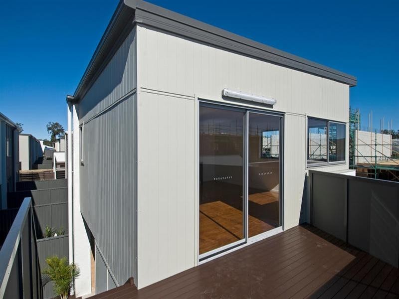 28 South Bay Drive, Varsity Lakes QLD 4227