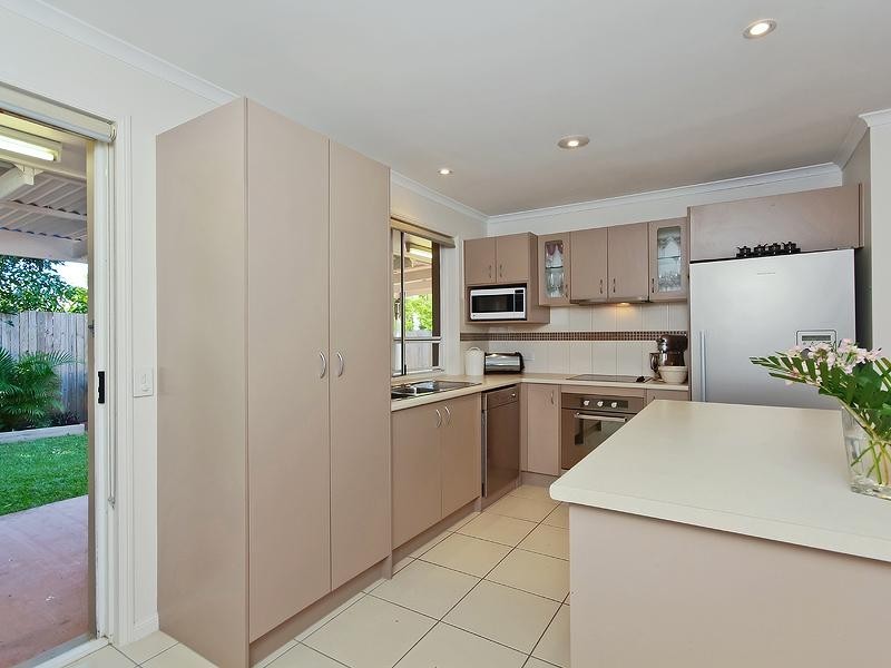 8 Southlake Drive, Varsity Lakes QLD 4227