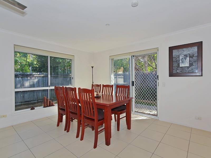 8 Southlake Drive, Varsity Lakes QLD 4227