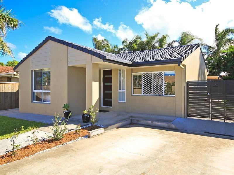 8 Southlake Drive, Varsity Lakes QLD 4227
