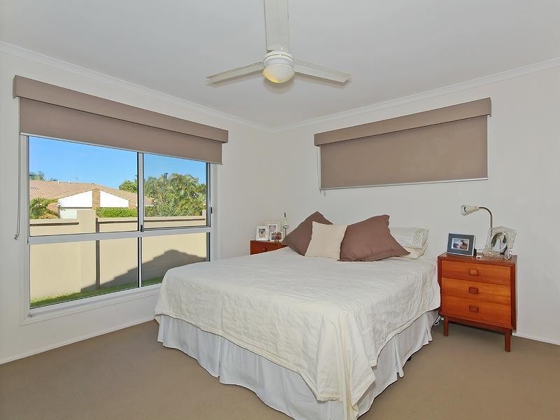 8 Southlake Drive, Varsity Lakes QLD 4227