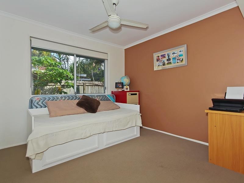 8 Southlake Drive, Varsity Lakes QLD 4227