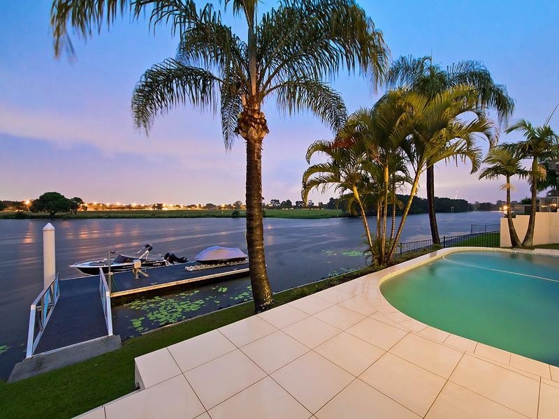 24 St Martins Place, Clear Island Waters QLD 4226