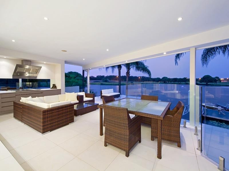 24 St Martins Place, Clear Island Waters QLD 4226
