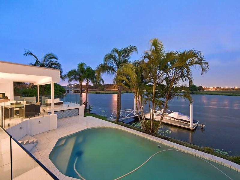 24 St Martins Place, Clear Island Waters QLD 4226