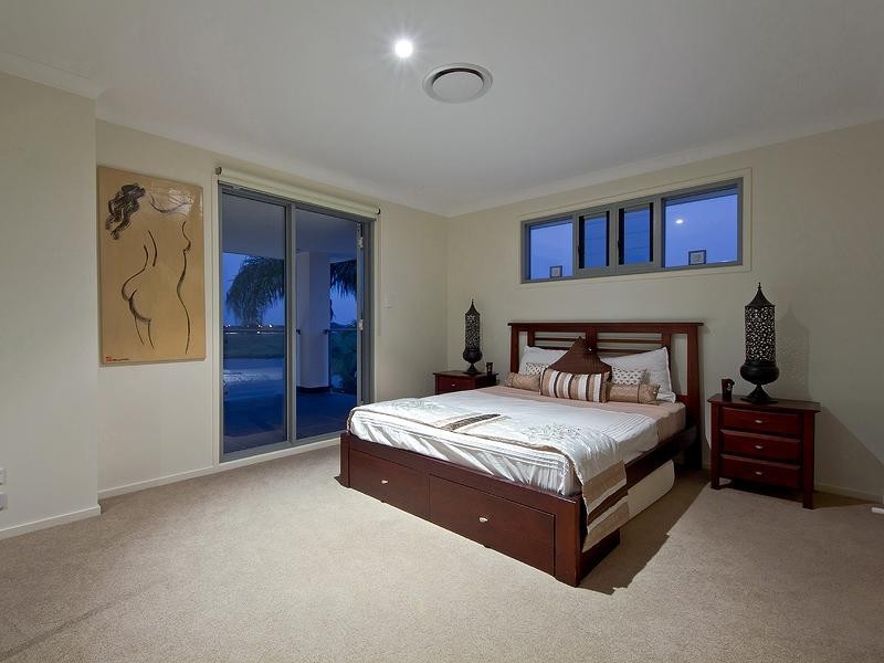 24 St Martins Place, Clear Island Waters QLD 4226