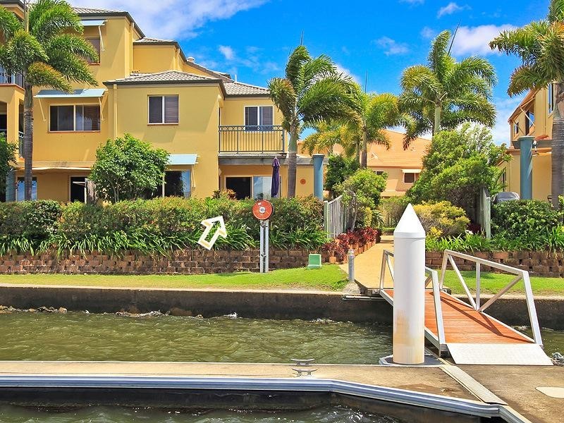 29/82 Limetree Parade, Runaway Bay QLD 4216