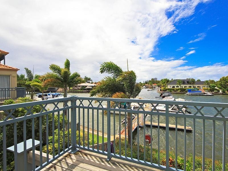 29/82 Limetree Parade, Runaway Bay QLD 4216