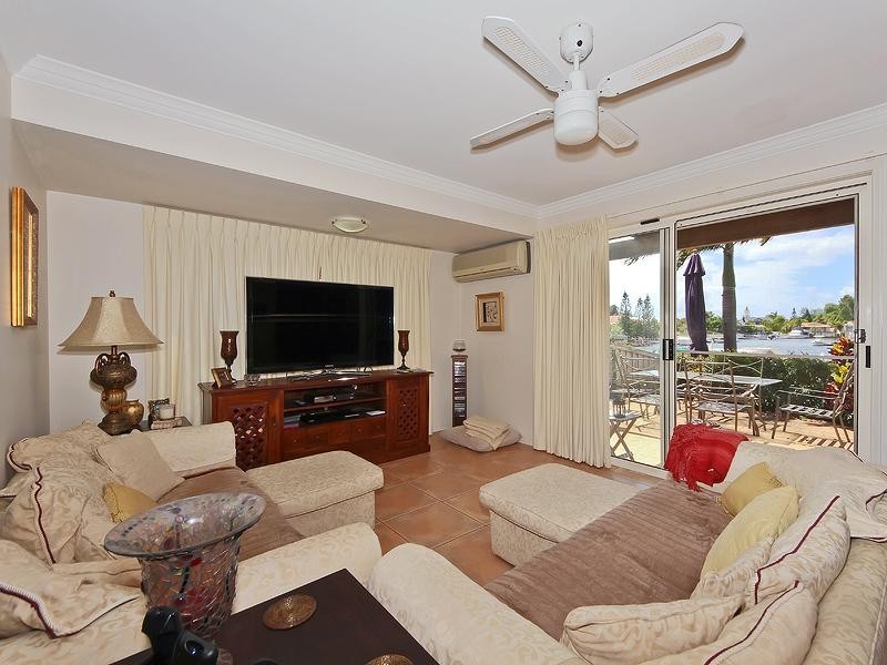 29/82 Limetree Parade, Runaway Bay QLD 4216