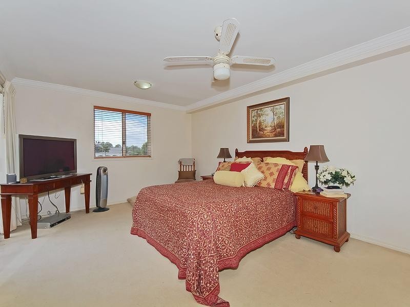 29/82 Limetree Parade, Runaway Bay QLD 4216