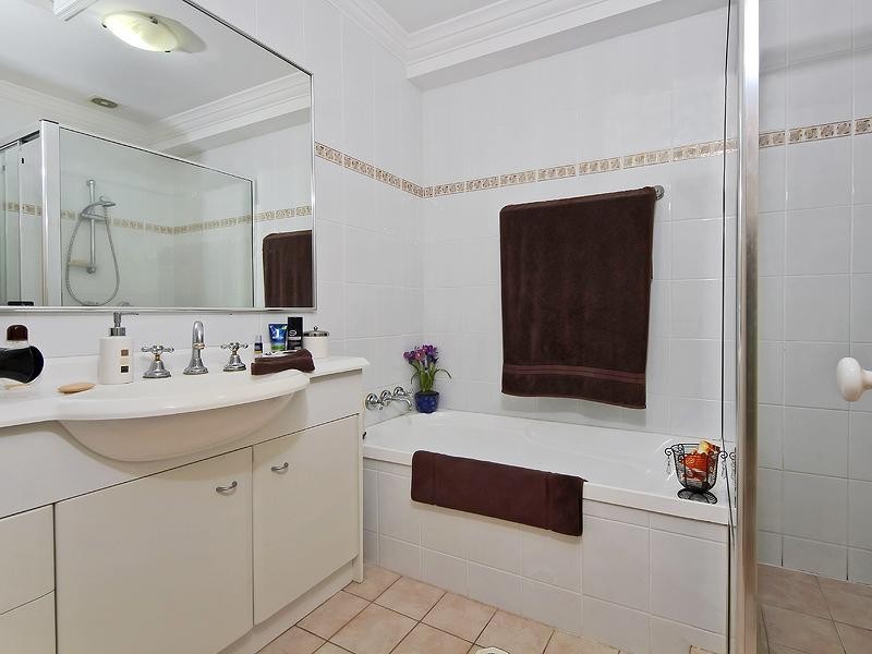 29/82 Limetree Parade, Runaway Bay QLD 4216