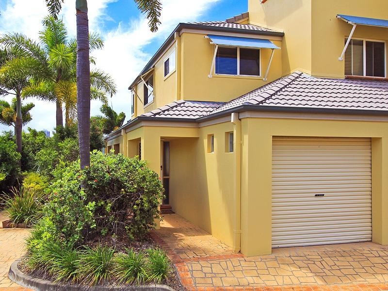 29/82 Limetree Parade, Runaway Bay QLD 4216