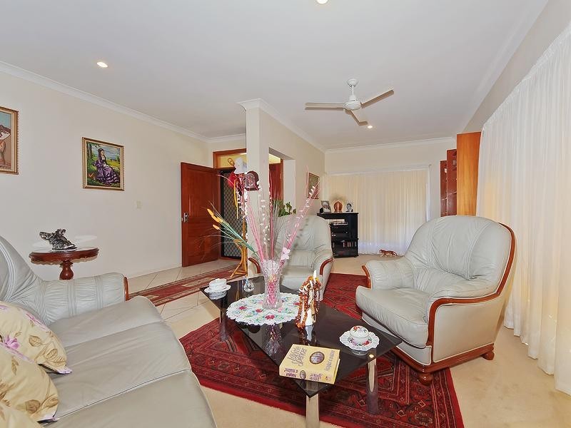 5 Windemere Crescent, Varsity Lakes QLD 4227