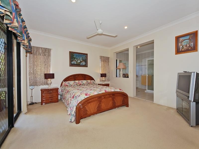 5 Windemere Crescent, Varsity Lakes QLD 4227