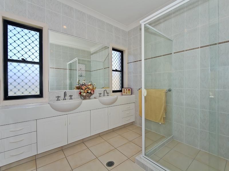 5 Windemere Crescent, Varsity Lakes QLD 4227