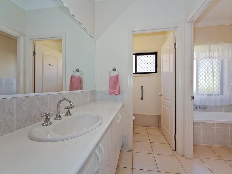 5 Windemere Crescent, Varsity Lakes QLD 4227