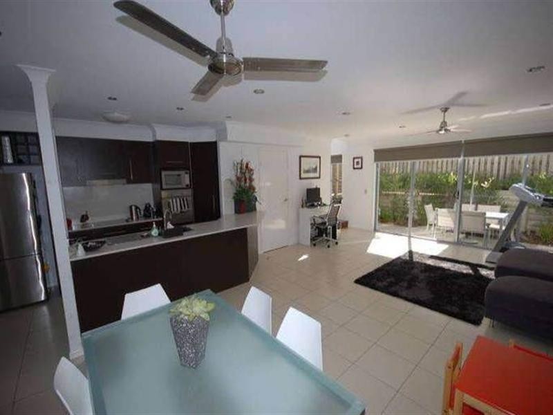 8/18 Carina Peak Drive, Varsity Lakes QLD 4227