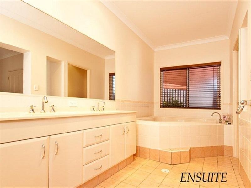 3 Acton Drive, Varsity Lakes QLD 4227