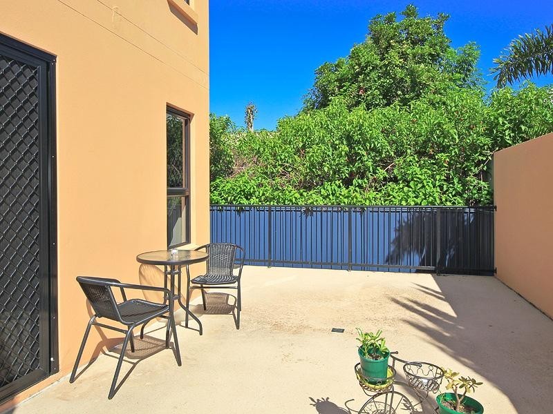 4/2104 Gold Coast Highway, Miami QLD 4220