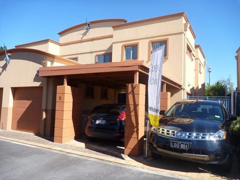 21/117 Palm Meadows Drive, Carrara QLD 4211