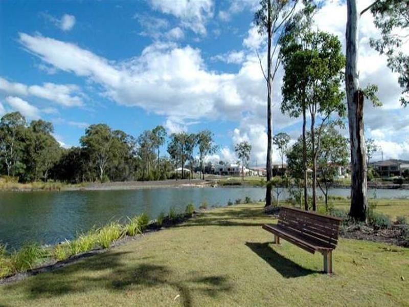 4 Isola Lane, Varsity Lakes QLD 4227