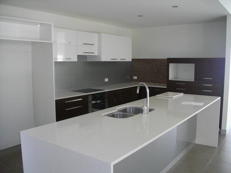 4 Isola Lane, Varsity Lakes QLD 4227