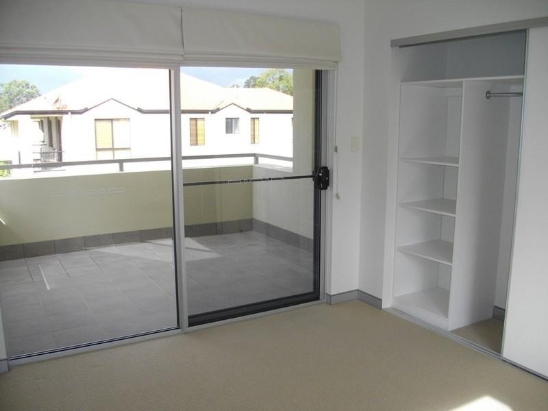 4 Isola Lane, Varsity Lakes QLD 4227