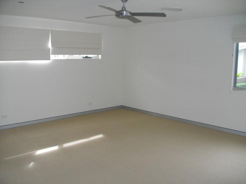 4 Isola Lane, Varsity Lakes QLD 4227