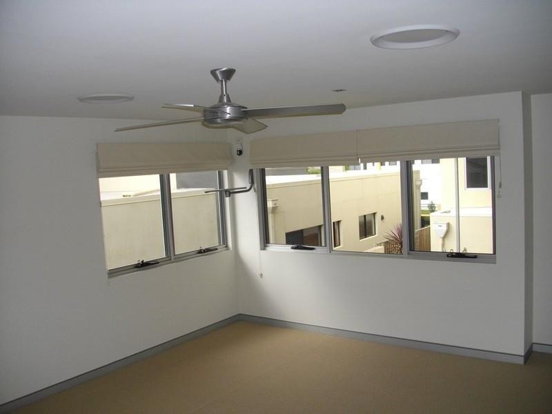 4 Isola Lane, Varsity Lakes QLD 4227