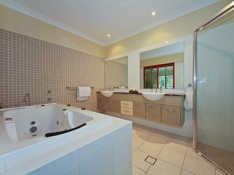 14 Northpoint Close, Robina QLD 4226