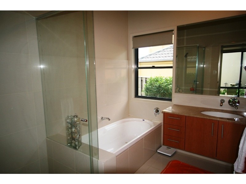 46 Mapleton Circuit, Varsity Lakes QLD 4227