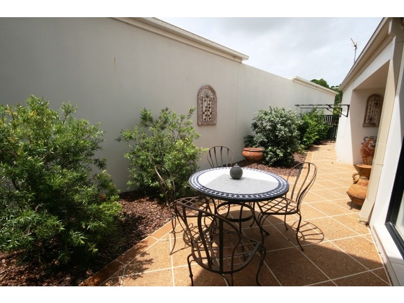 2/1 Royal Links Drive, Robina QLD 4226