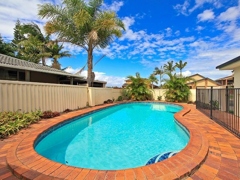26 Volante Crescent, Mermaid Waters QLD 4218