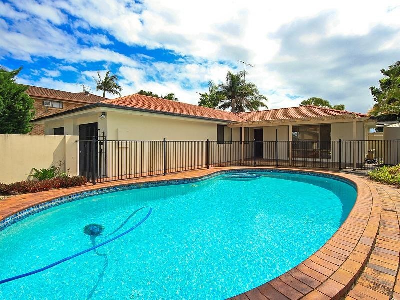 26 Volante Crescent, Mermaid Waters QLD 4218