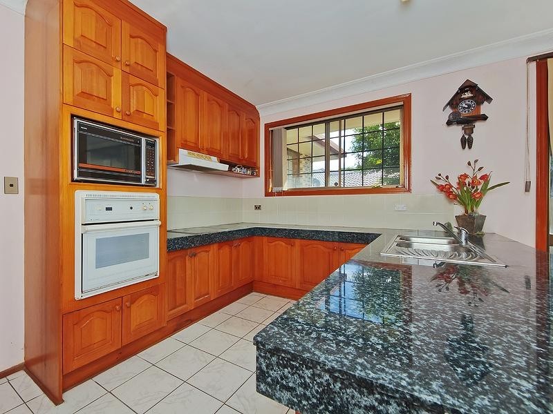 19 De Haviland Avenue, Benowa QLD 4217