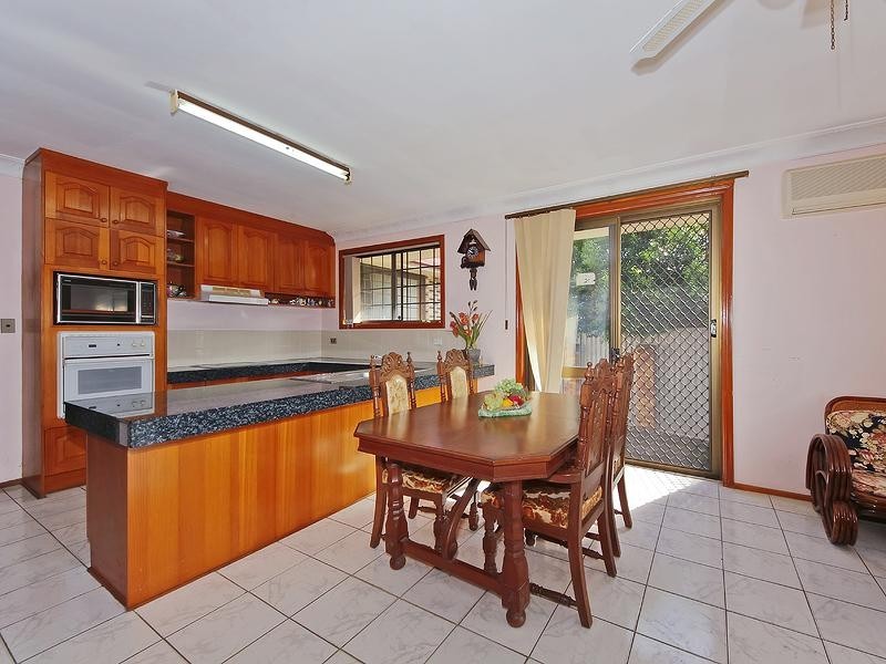 19 De Haviland Avenue, Benowa QLD 4217