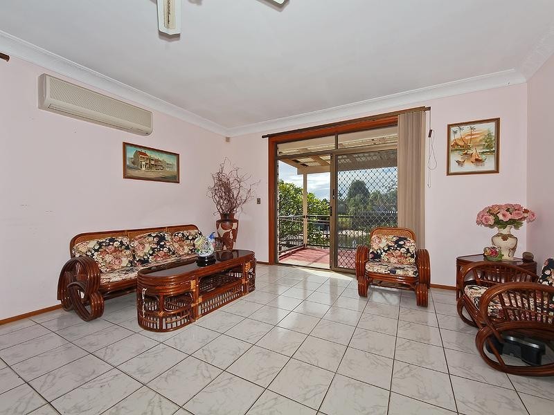 19 De Haviland Avenue, Benowa QLD 4217