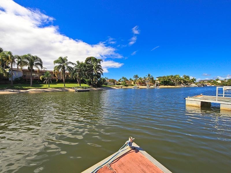 19 De Haviland Avenue, Benowa QLD 4217