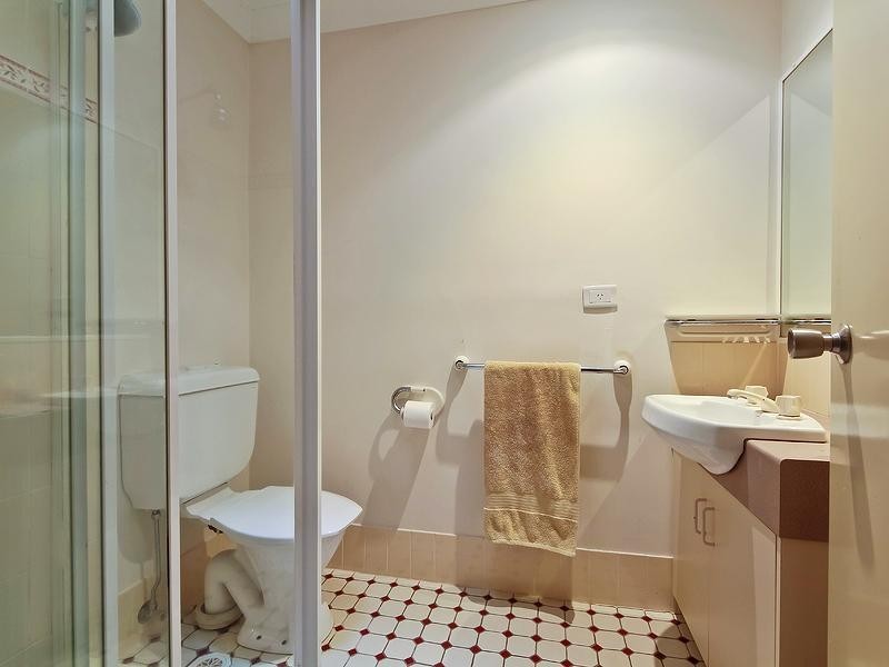 77/7 Santa Cruz Boulevard, Clear Island Waters QLD 4226