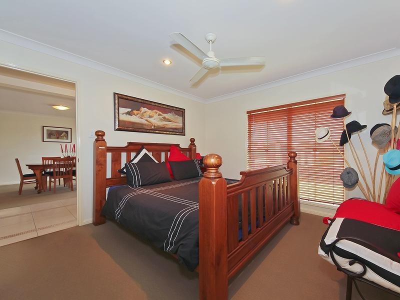 18 Zane Street, Ashmore QLD 4214