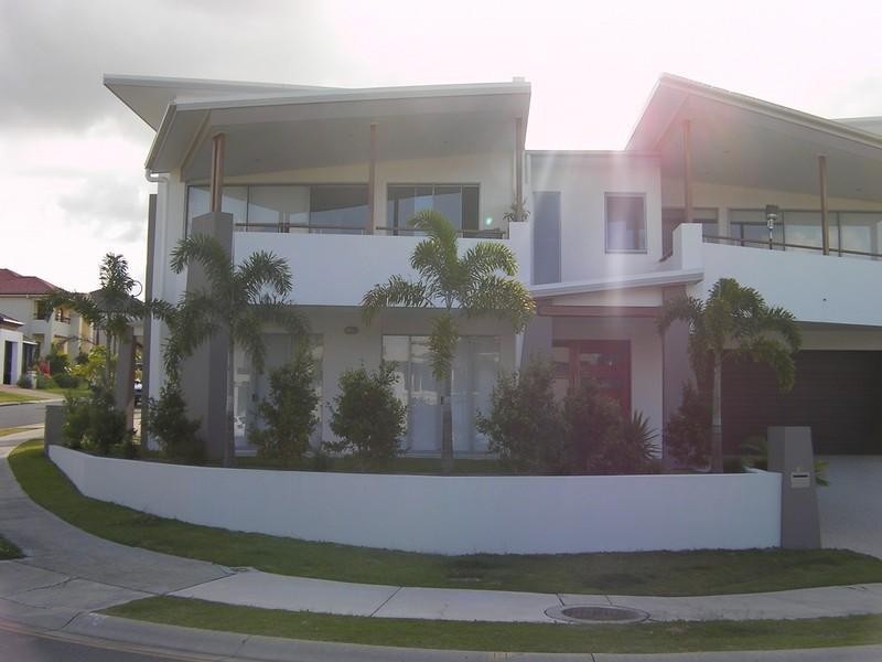 1/1 Palma Crescent, Varsity Lakes QLD 4227