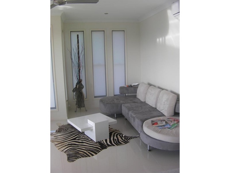 1/1 Palma Crescent, Varsity Lakes QLD 4227