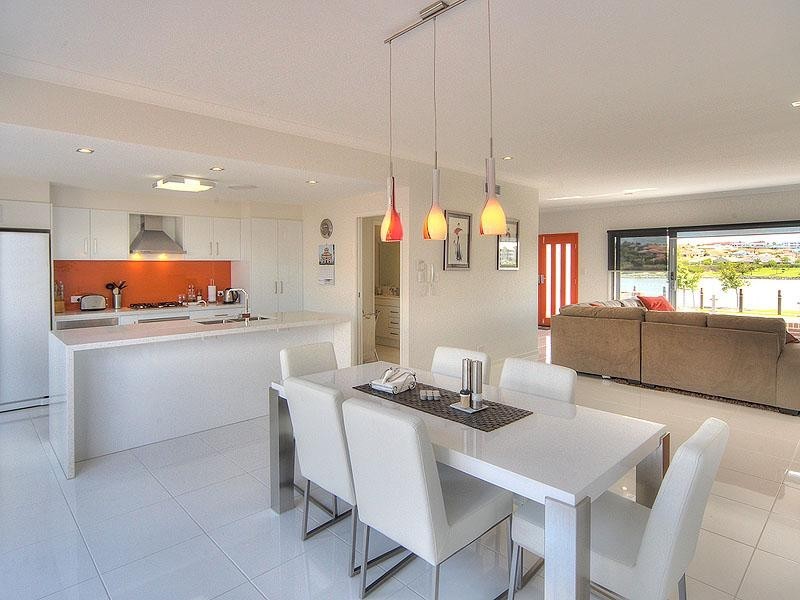 12 South Bay Drive, Varsity Lakes QLD 4227