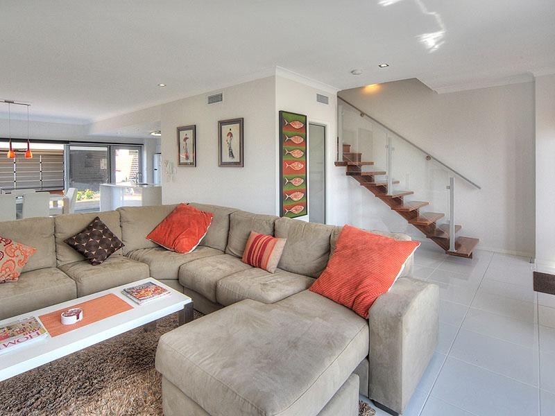 12 South Bay Drive, Varsity Lakes QLD 4227